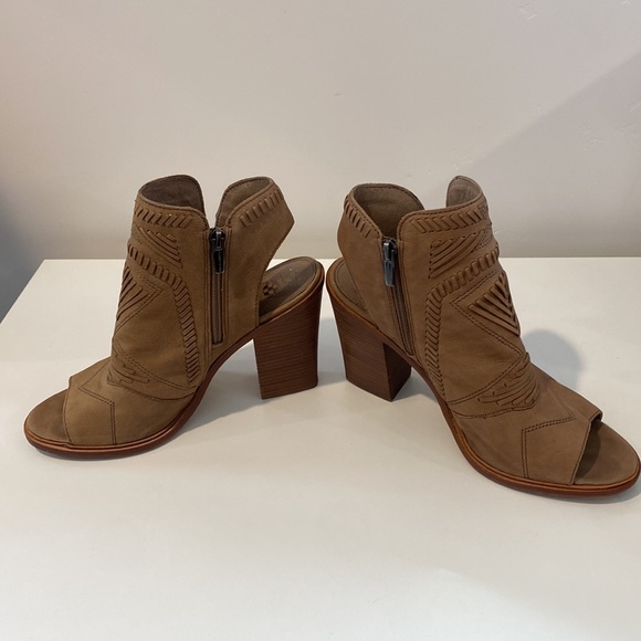 Vince Camuto side zip heel size 11 - Picture 4 of 8